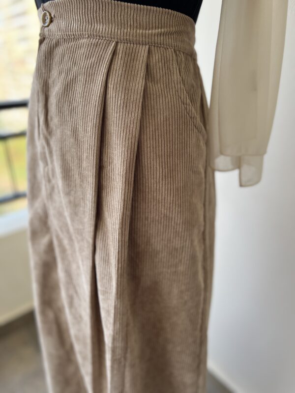 Beige velvet skirt